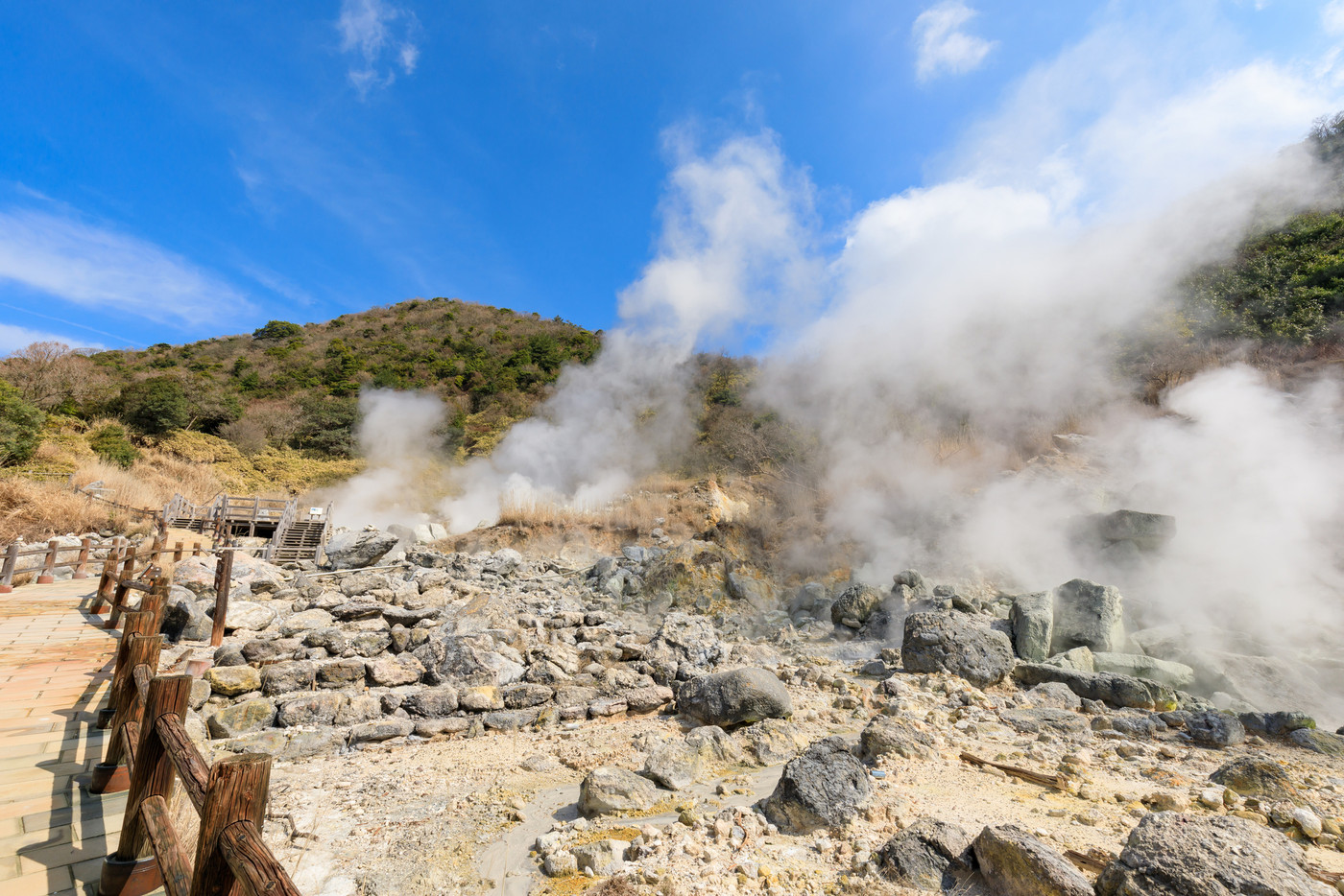 長崎_湯煙昇る雲仙地獄
