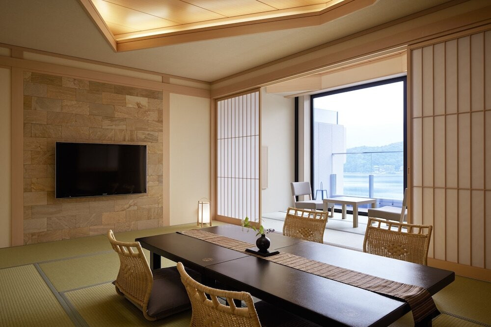 露天風呂付客室12畳 湖側一例①