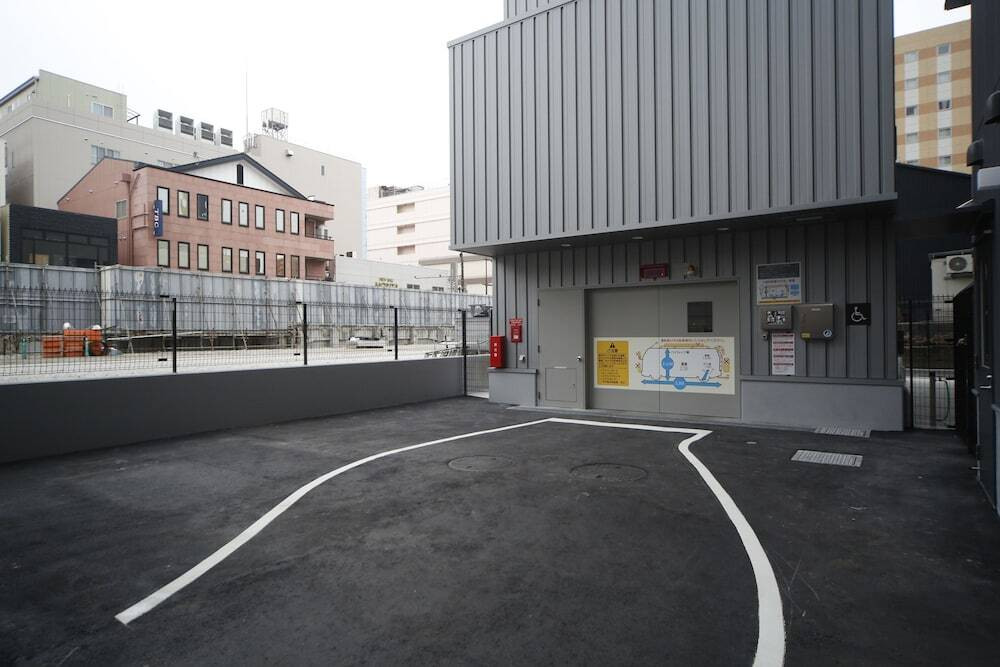 RV またはトラック用駐車場