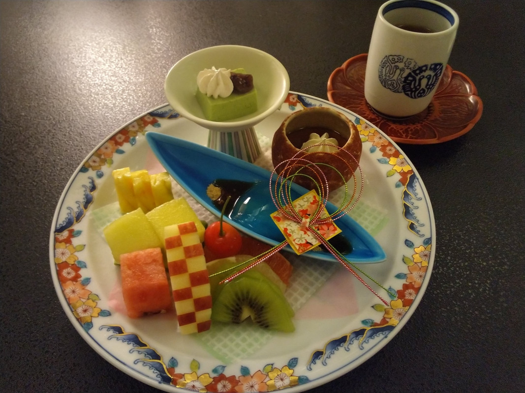 お祝い仕様のデザート