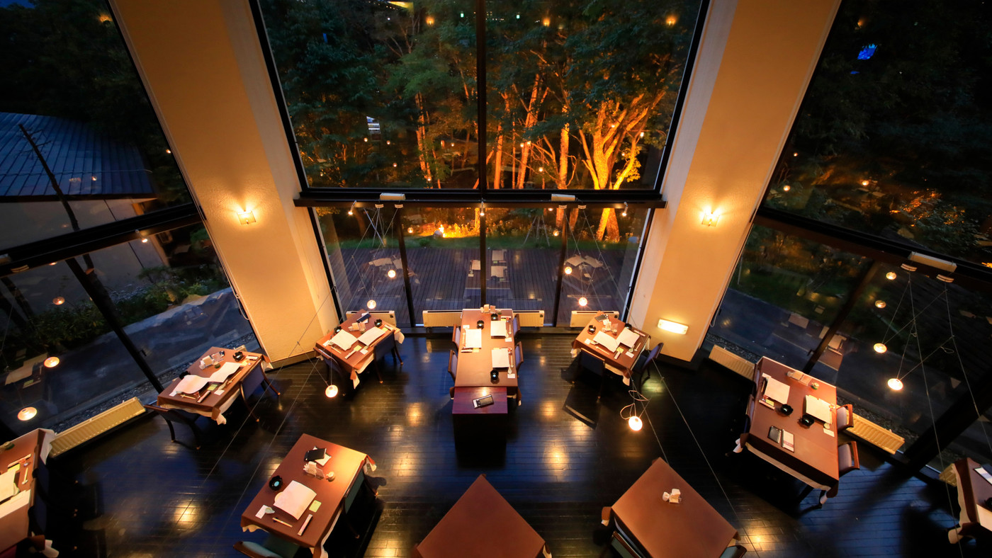 彩りが変わる温泉に包まれる、非日常なステイを4253868