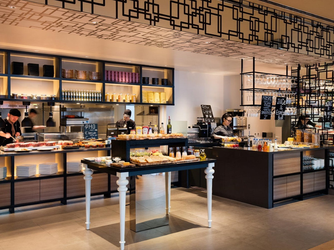 Dining & Bar LAVAROCK ②