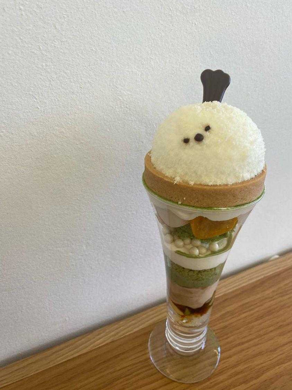 「十勝トテッポ工房」では、十勝の素材にこだわったスイーツやチーズを楽しめる。北海道だけに生息する野鳥をモチーフにした「シマエナガパフェ」は悶絶の可愛さ / 1