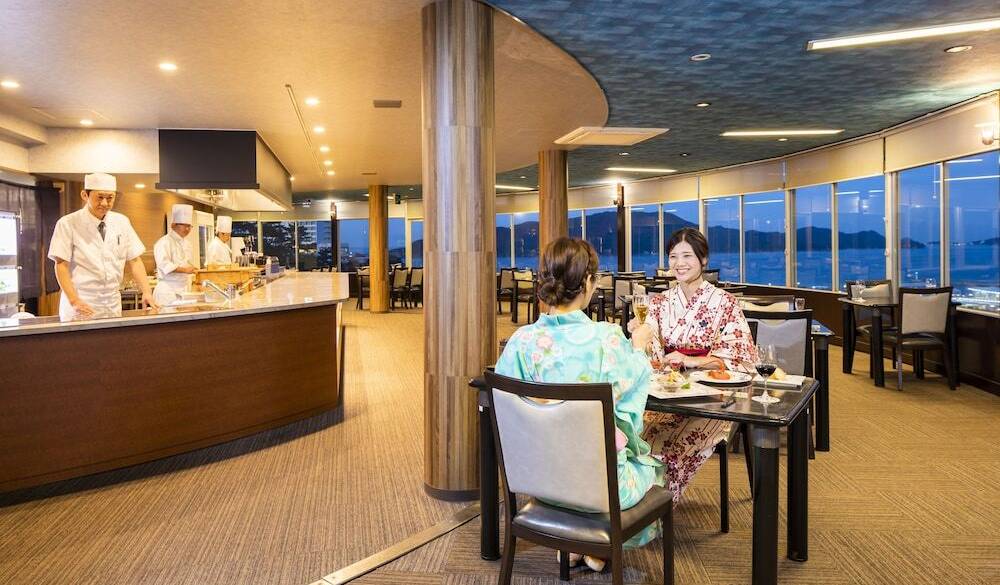 回転展望レストラン「東風と海」 / 3