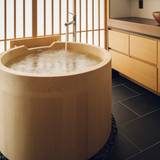 檜葉風呂で
優雅にリラックス / 1