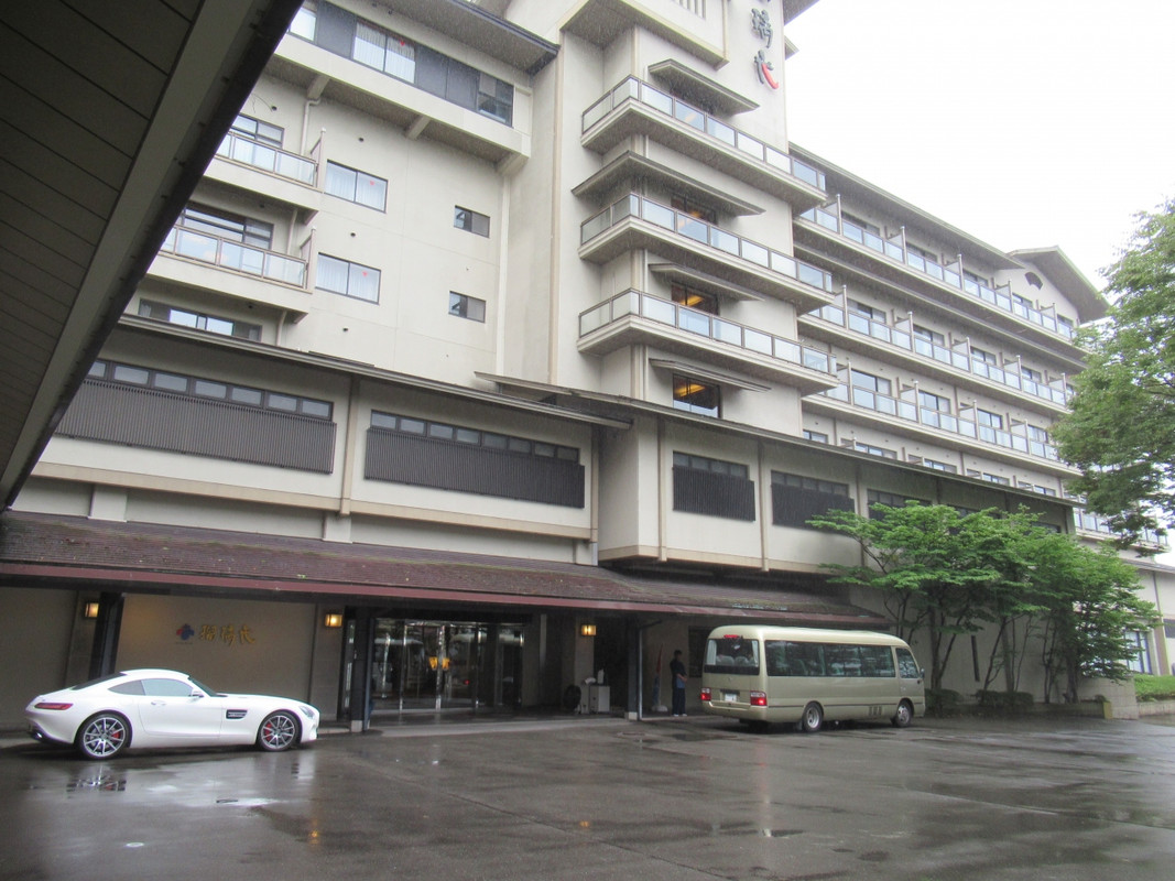 外車が止まってました