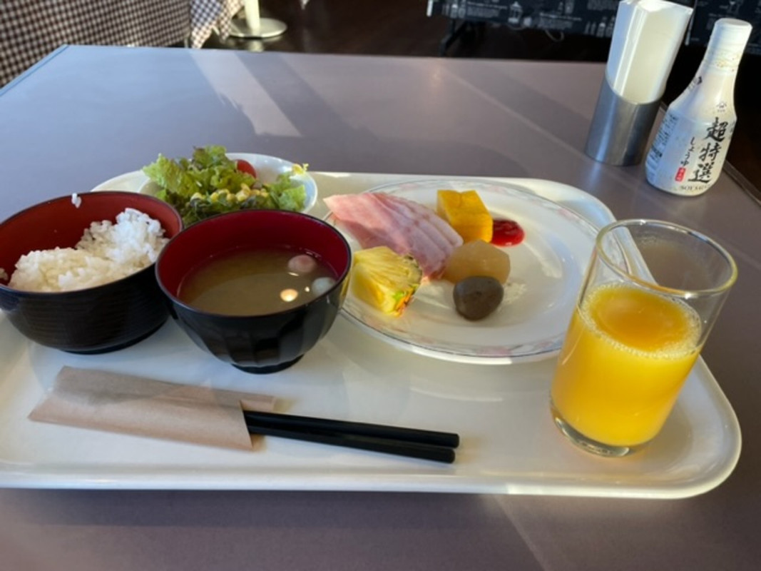 サラダとベーコン