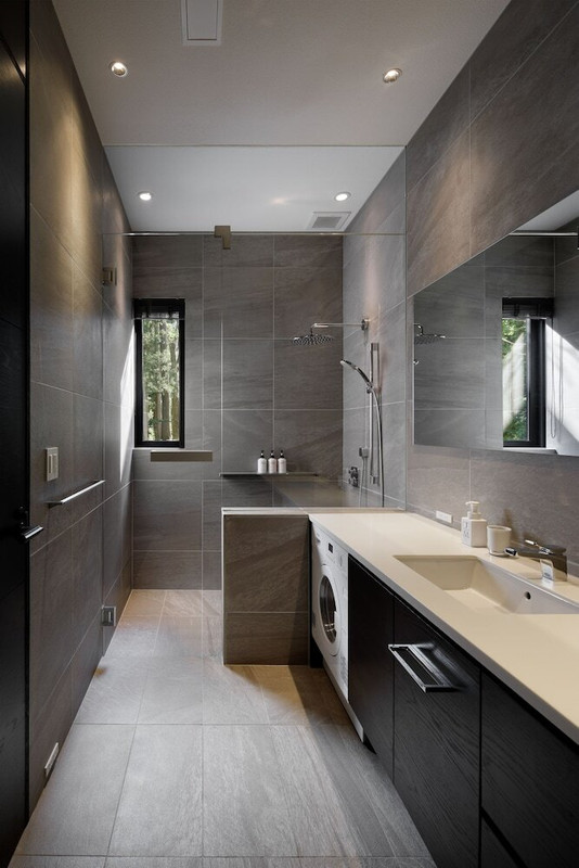 バスルームのシャワー