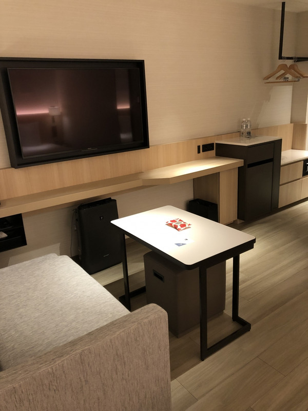 ベッドとこれだけの部屋です。