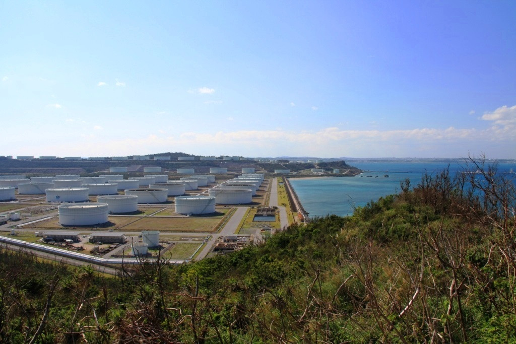 石油基地が島のシンボルに984596