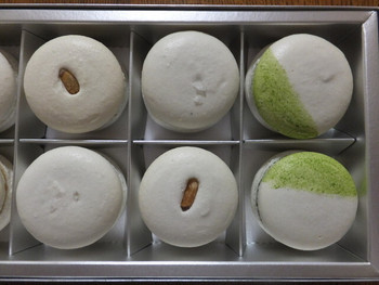 「六雁」 料理 48492526 白マカロン