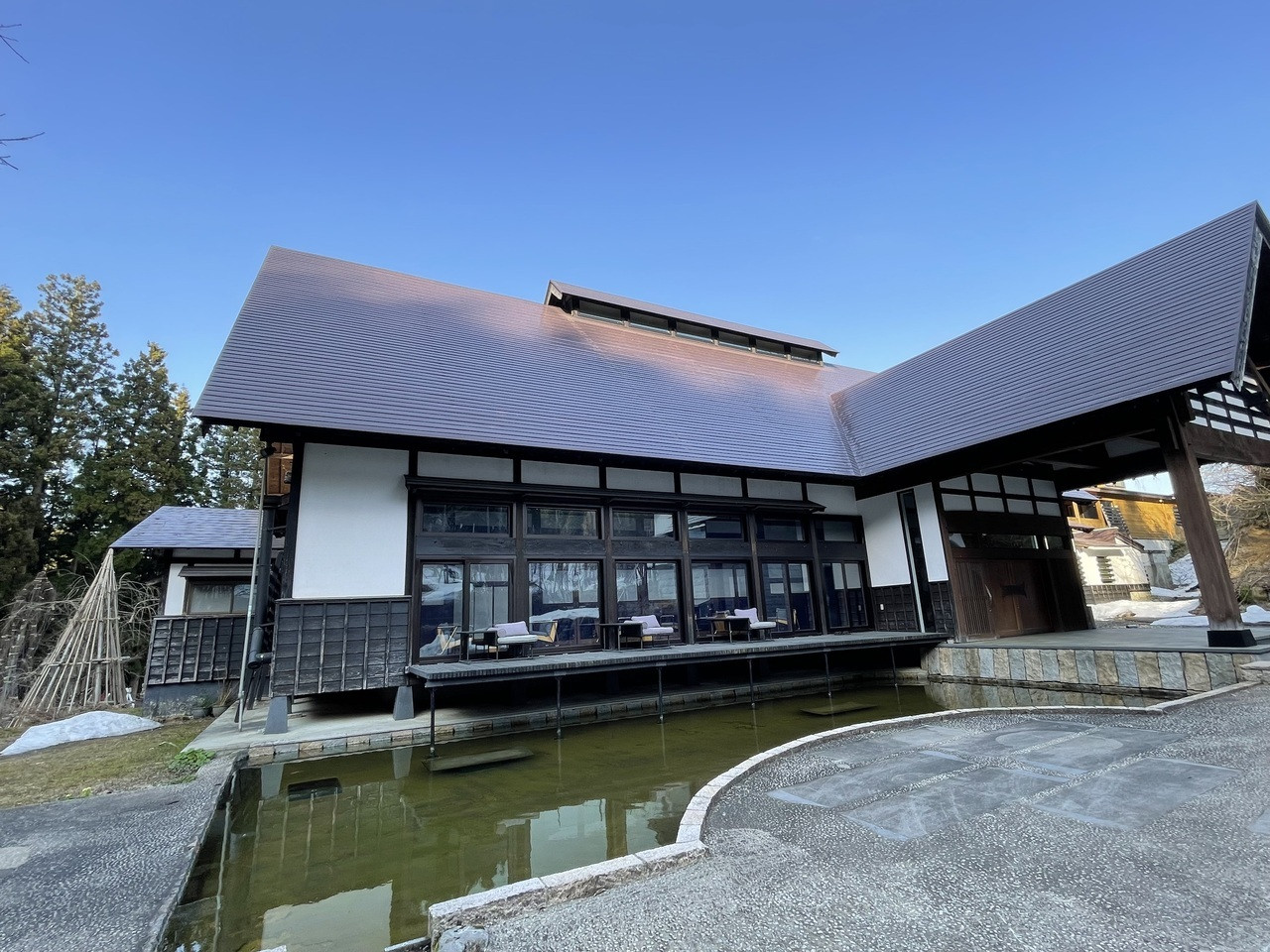 「里山十帖」 内観 179098083 ラウンジ:小屋組み