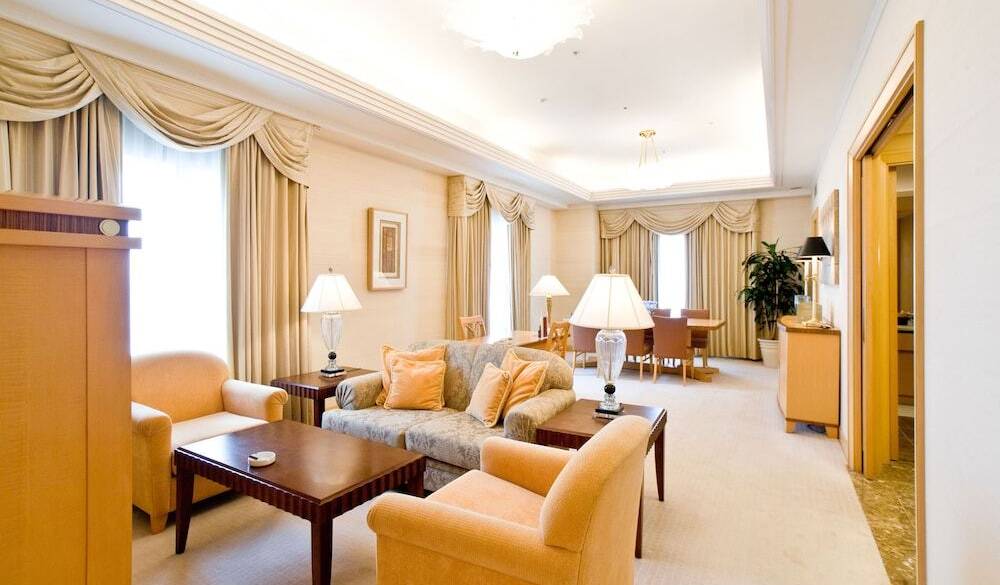 ロイヤルスイート　リビング / 2