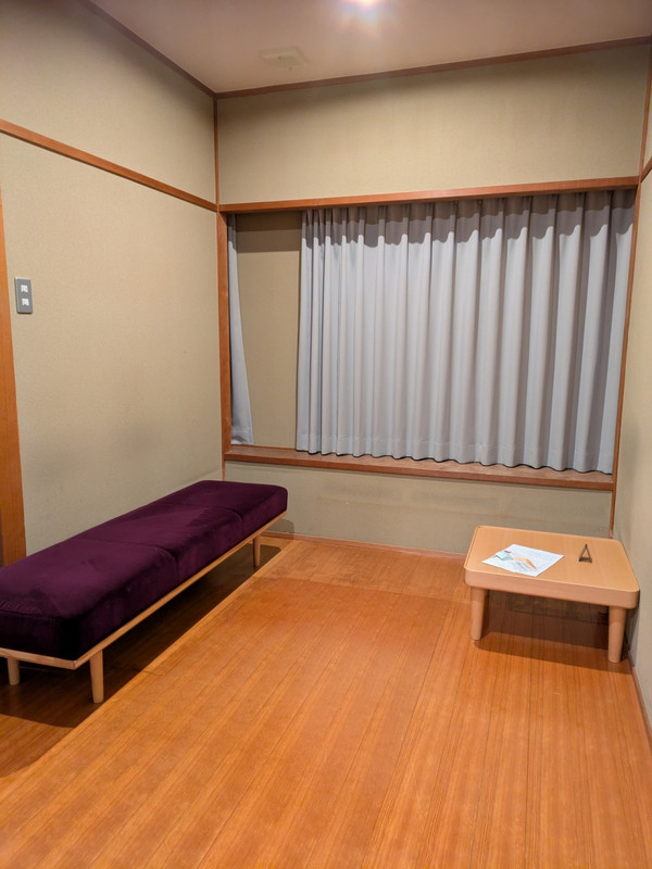 更にお部屋？鍵とかご飯のチケット置いたりとかに使いました。