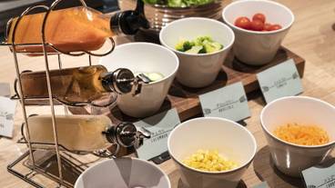 朝食ビュッフェのサラダ / 4