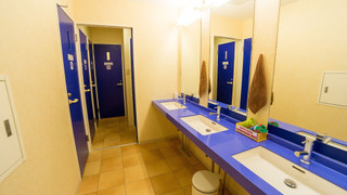 ツインルーム (with Sofa,Shared Bathroom)