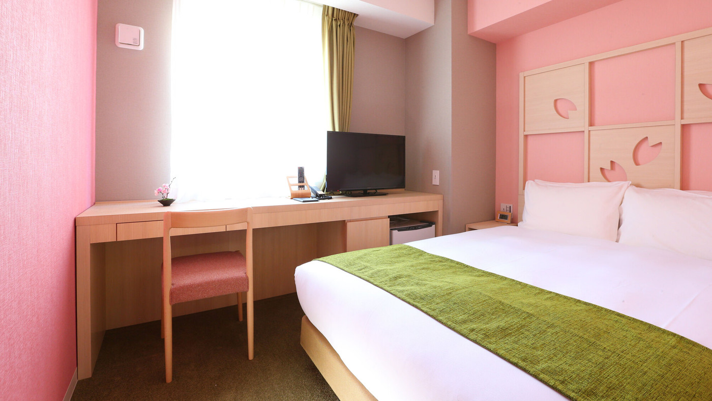 鮮やかなお花に囲まれるお一人様旅4036881