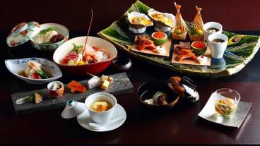 旅館のお食事処 / 8