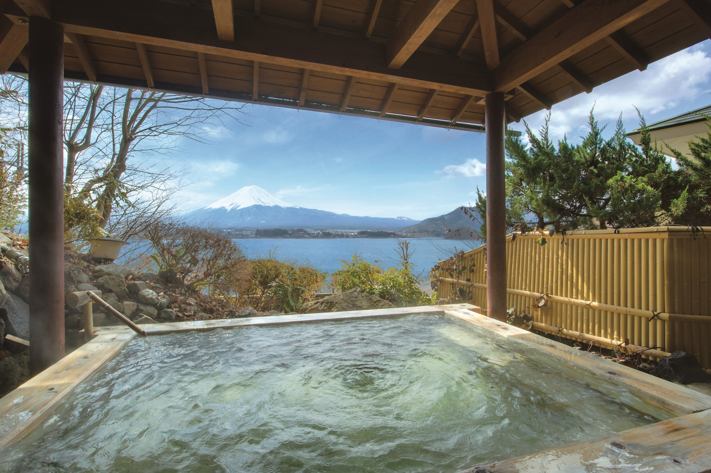 1日9室限定の別邸、河口湖越しの富士山が目の前に迫る絶好のロケーション3346736