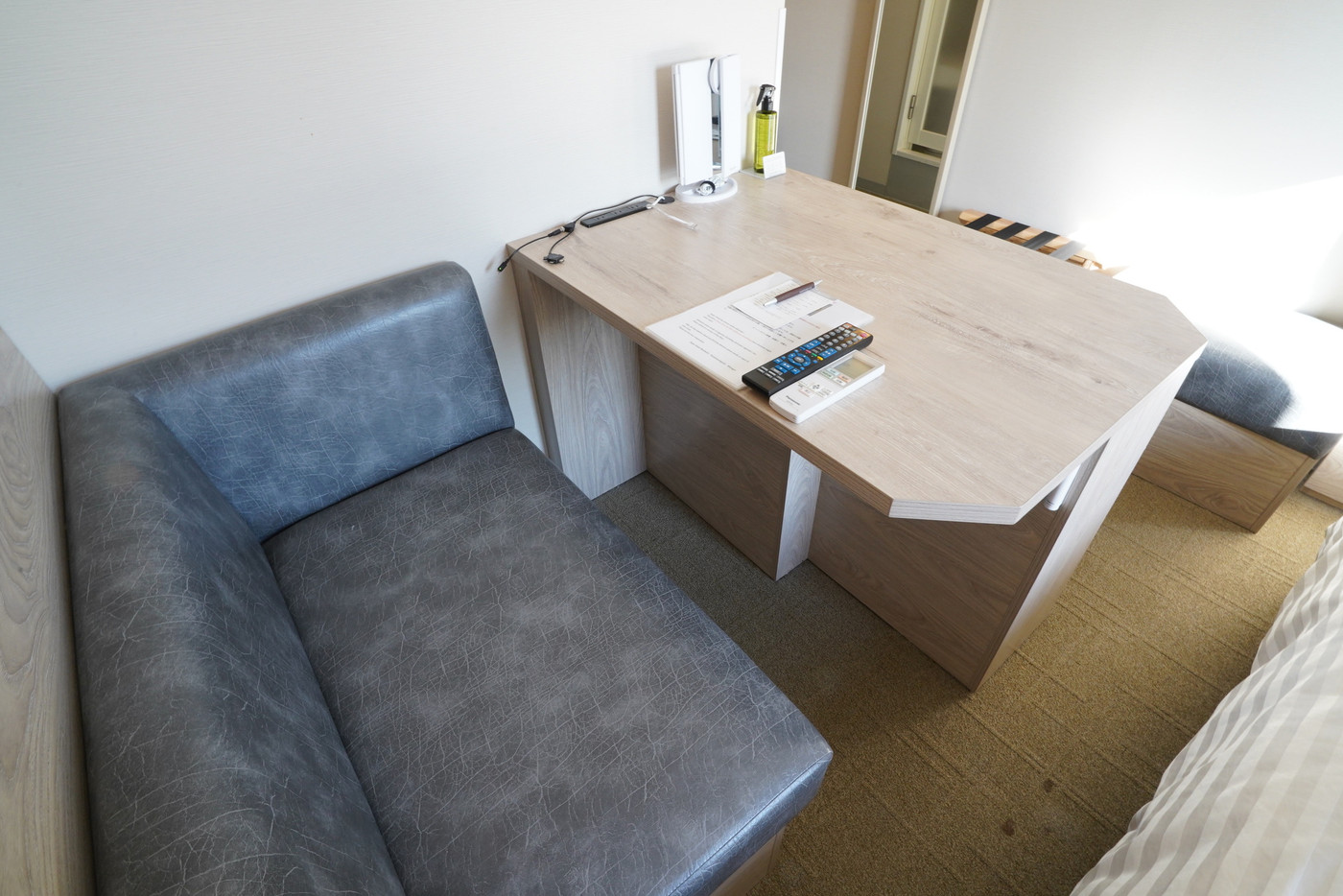 細やかなこだわりを感じられる室内2102093