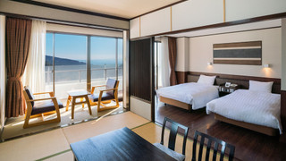 和洋室 ツイン+7.5畳 (湯けむりビュー ) 48m² 禁煙