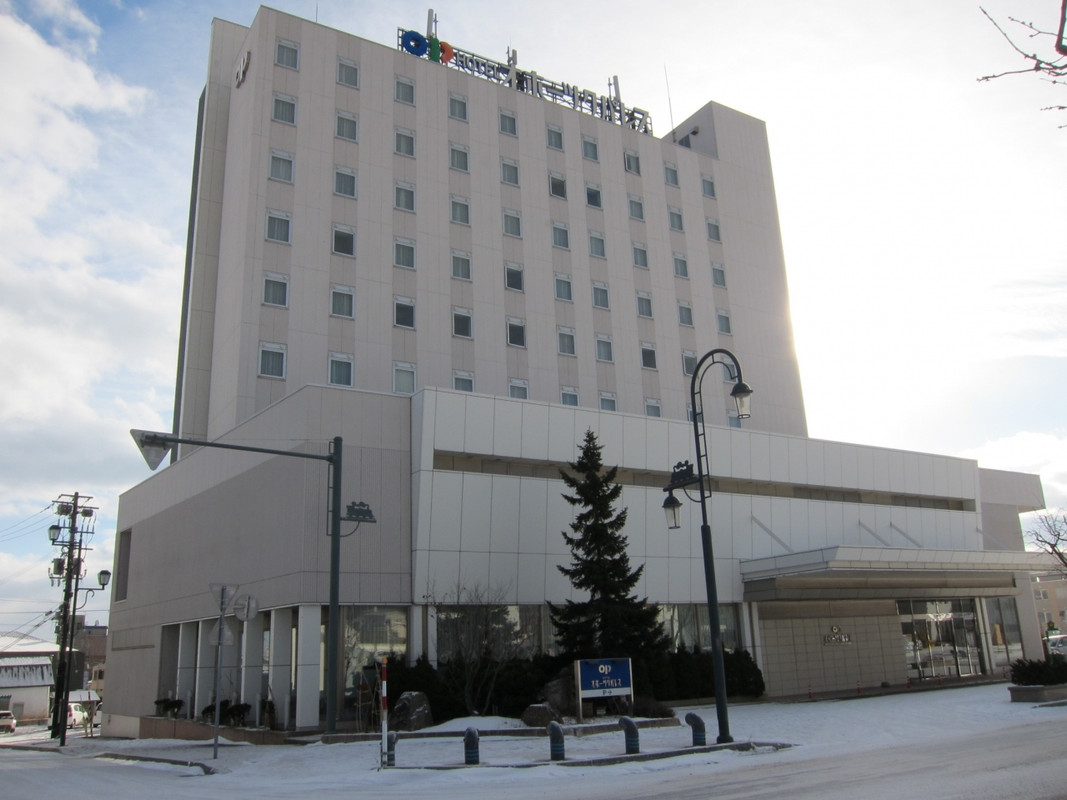 堂々の９階建てランドマーク