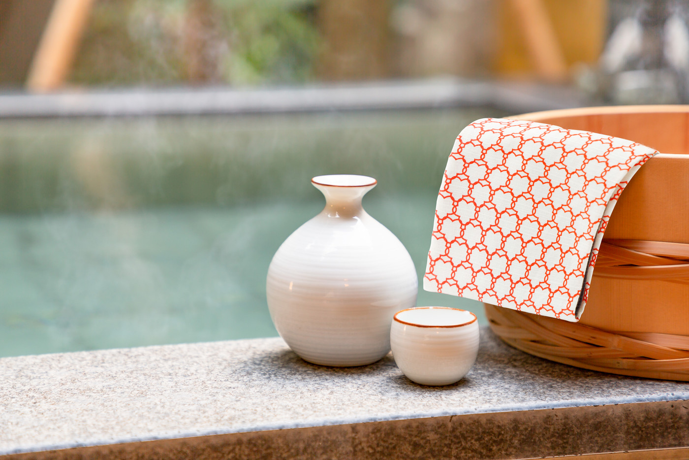 露天風呂と日本酒