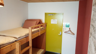 4人部屋 共用バスルーム (チェックイン午後10時まで)