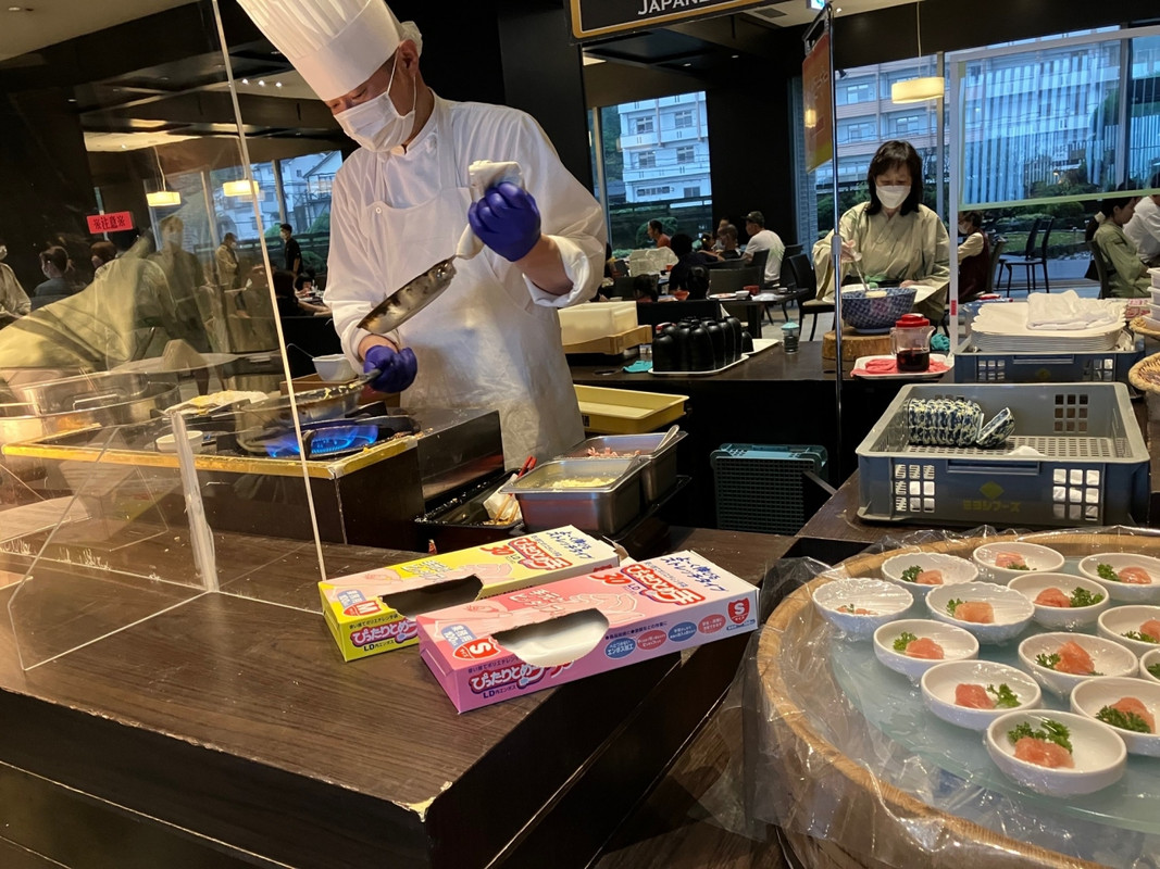 目の前で調理してくれます