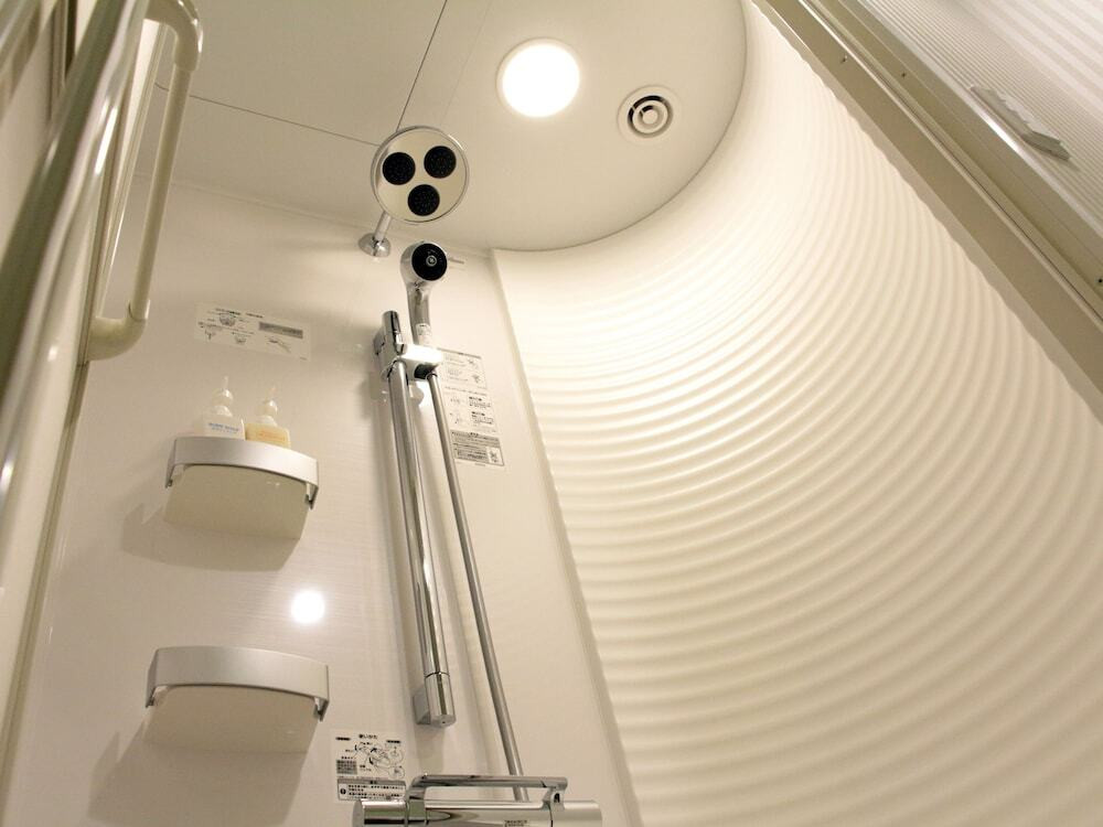 バスルームのシャワー