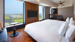 ジュニア スイート ベッド (複数台) 禁煙 エアポートビュー (2名利用)