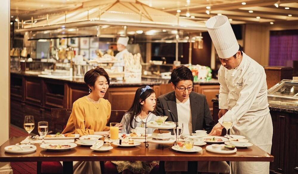 ホテル内で
豪華ディナー / 2