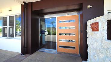 施設の入り口 / 6