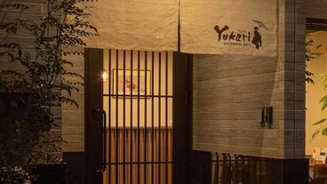 施設の正面 (日没後) / 2