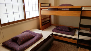 トリプルルーム　共用バスルーム