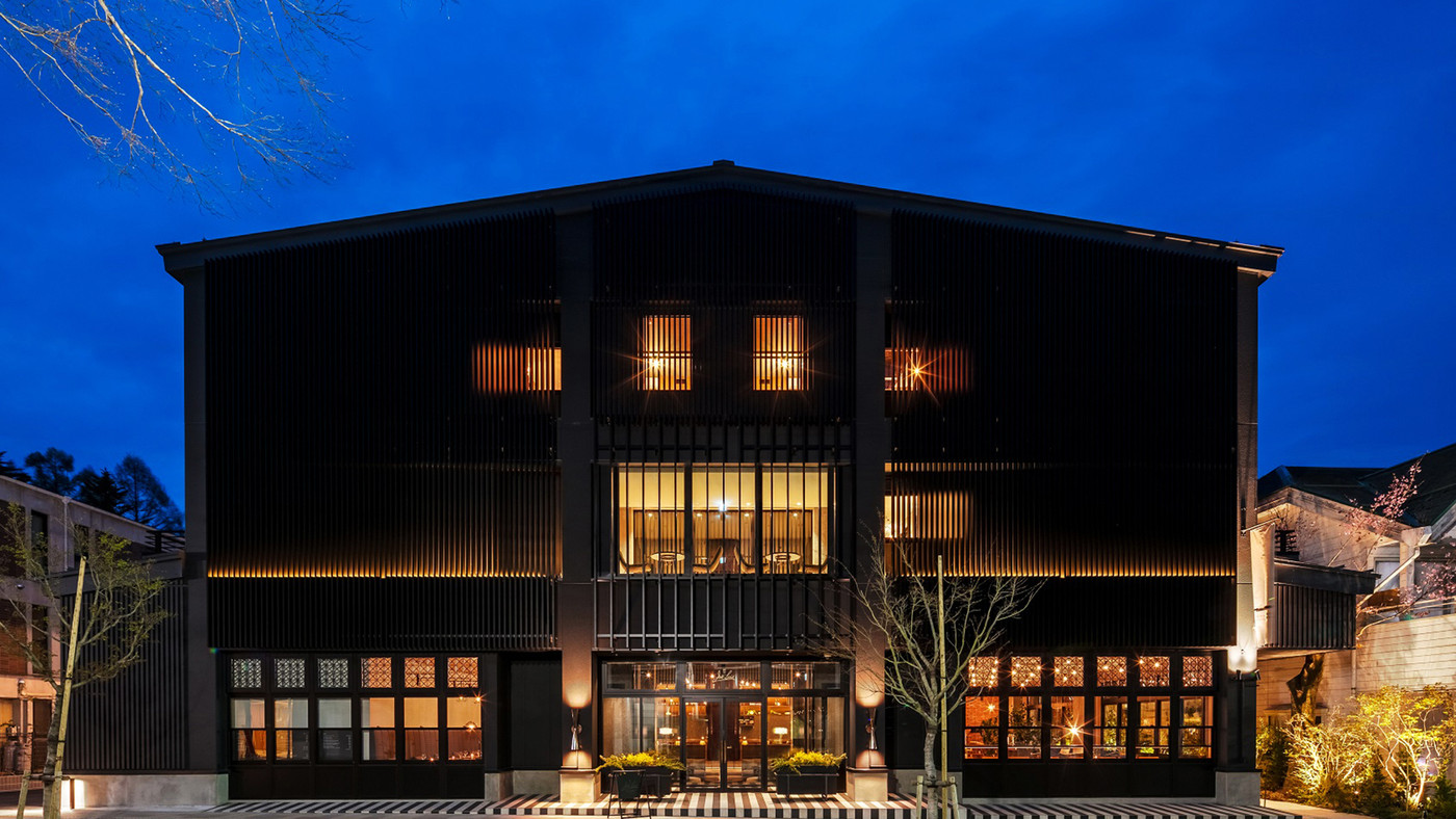 アート作品とスペイン料理が楽しめるモダンなホテル3494421