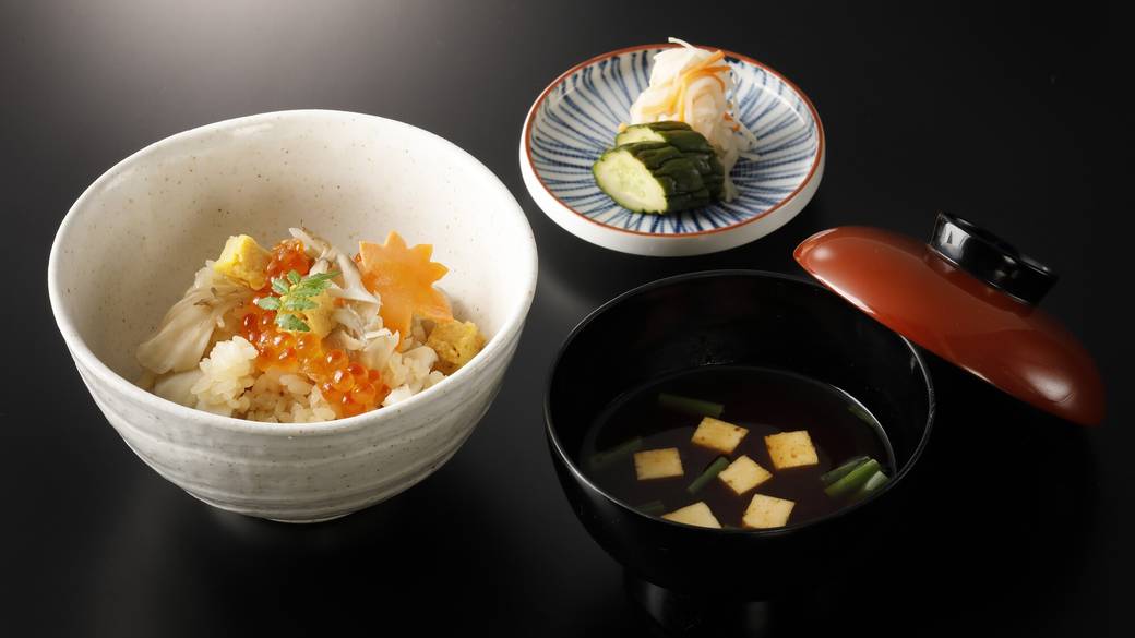 創業当時から受け継ぐ
贅沢な懐石料理 / 5