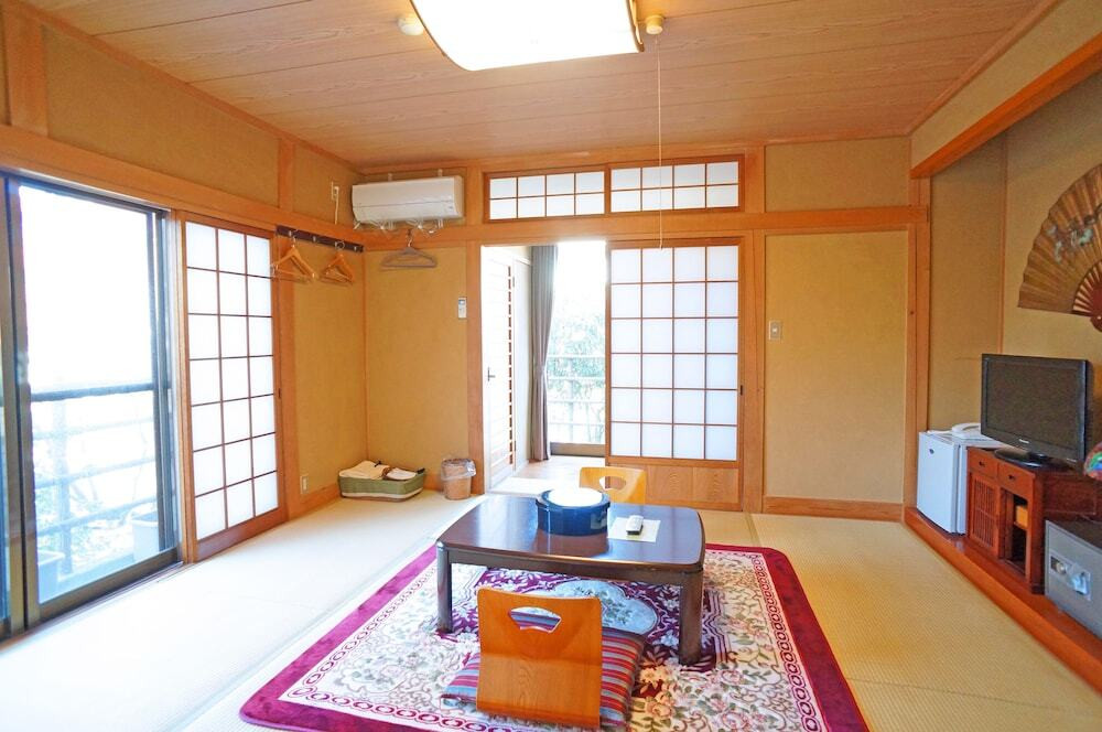 客室内のダイニングエリア