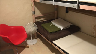 アジアン簡易個室 二段ベット、鍵付き