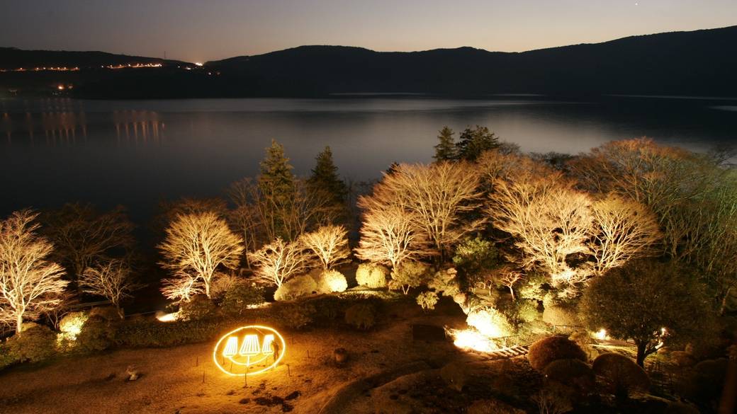 夜は違った表情を魅せる
ライトアップされた庭園 / 1