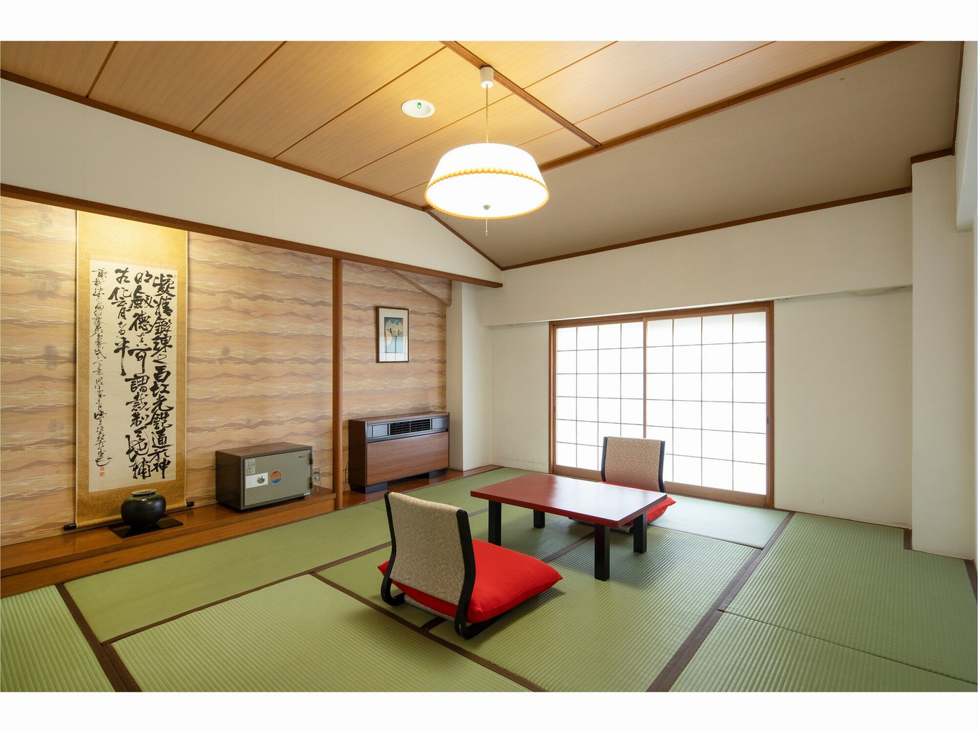 様々なタイプの源泉かけ流し温泉で、湯めぐりを楽しもう3997160