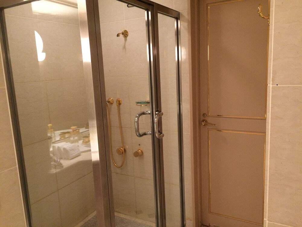 バスルームのシャワー