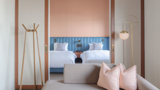 コーナースイートツイン 禁煙 (高層階, ミニバー付, フリーフロー, 12時チェックアウト)