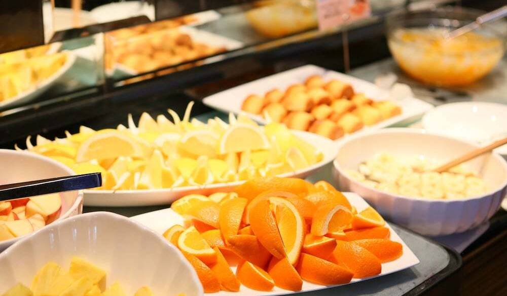 朝の木漏れ日を眺める
朝食ビュッフェ / 4