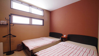 個室 [2名様] (120cmセミダブルベッド2台) WiFi完備! 禁煙