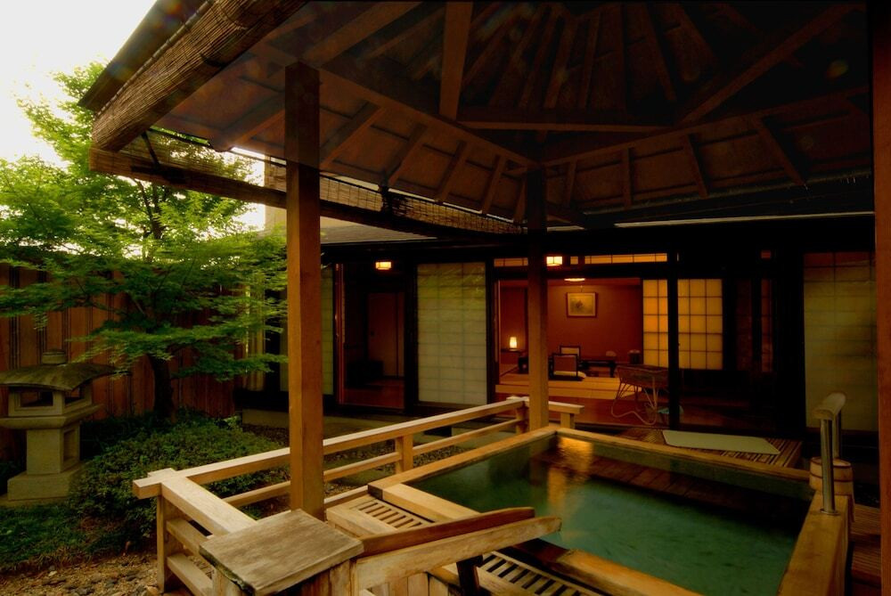 昭和天皇が宿泊した、格調高い老舗高級旅館3411452