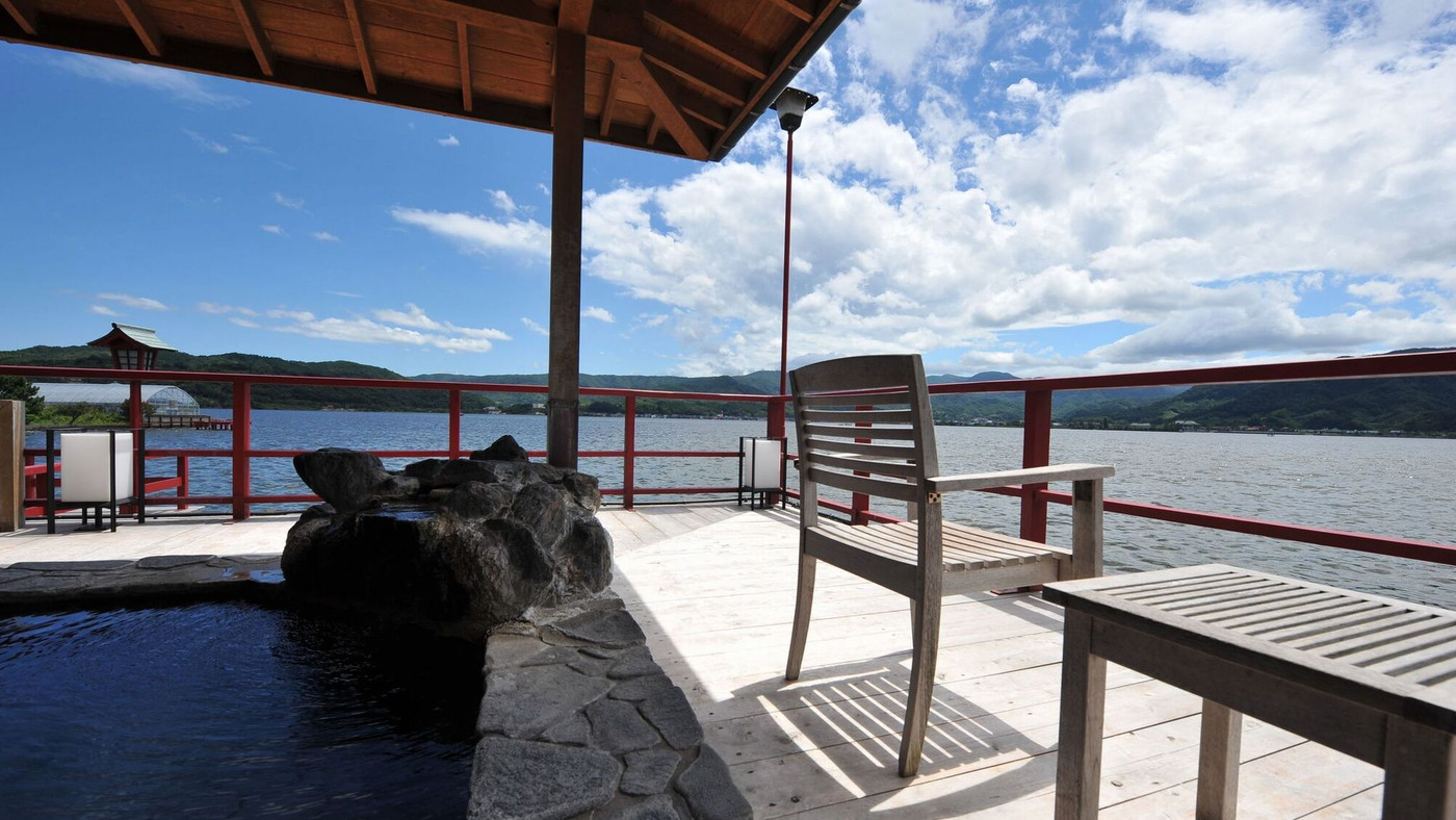 温泉デートを満喫♡湖畔に佇む温泉の楽園4036644