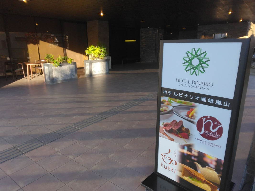 この小さな看板がないと普通の公共施設と見分けがつかない外観