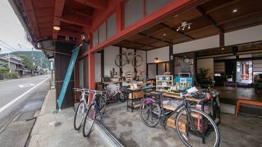 施設の入り口 / 6