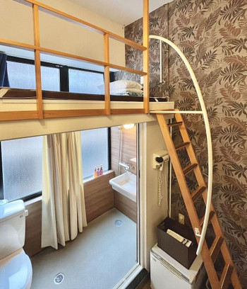 ロフト式ベッドの個室が機能的で快適4087451